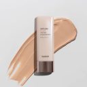 Heimish Artless Glow Tinted Sunscreen Shine Beige SPF50+ PA+++ combines powerful sun protection with a radiant, natural finish. This lightweight tinted sunscreen evens skin tone, hydrates, and delivers a healthy glow, making it perfect for daily use on all skin types.