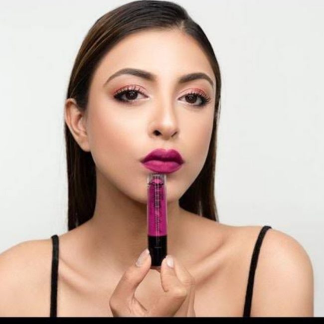 Nice To Fuchsia Wet n Wild MegaLast Liquid Catsuit Matte Lipstick 3