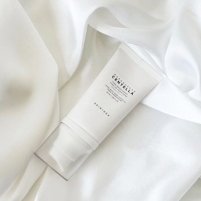 SKIN1004 Madagascar Centella Tone Brightening Tone-Up Sunscreen SPF50+ PA++++ 50ml 3 SKIN1004 Madagascar Centella Tone Brightening Tone-Up Sunscreen SPF50+ PA++++ 50ml 3
