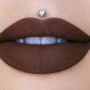 The liquid lipstick that started it all! Jeffree Star Velour Liquid Lipstick goes on opaque, dries completely matte, and stays on for hours! Size : 0.07 fl oz or 1.93 mL Dominatrix – Dark brown
