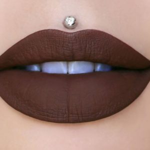 The liquid lipstick that started it all! Jeffree Star Velour Liquid Lipstick goes on opaque, dries completely matte, and stays on for hours! Size : 0.07 fl oz or 1.93 mL Dominatrix – Dark brown