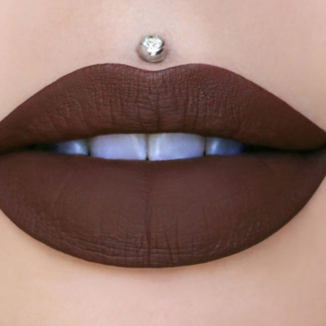Dominatrix – Dark brown 2 The liquid lipstick that started it all! Jeffree Star Velour Liquid Lipstick goes on opaque, dries completely matte, and stays on for hours! Size : 0.07 fl oz or 1.93 mL Dominatrix – Dark brown