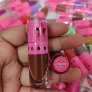 The liquid lipstick that started it all! Jeffree Star Velour Liquid Lipstick goes on opaque, dries completely matte, and stays on for hours! Size : 0.07 fl oz or 1.93 mL Dominatrix – Dark brown
