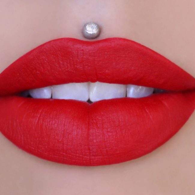 Redrum Bold red The liquid lipstick that started it all! Jeffree Star Velour Liquid Lipstick goes on opaque, dries completely matte, and stays on for hours! Size : 0.07 fl oz / 1.93ml Redrum : Bold red